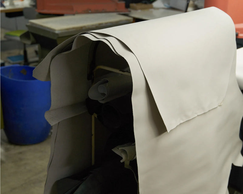 100% LWG-certified leather(60% Gold, 40% Silver)